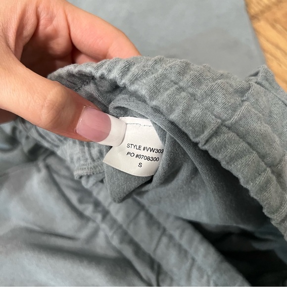 Vuori Performance Jogger - Picture 2 of 3